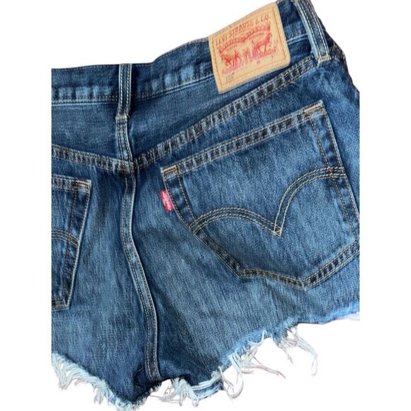 Nice Levi's 501 original Dark wash Levi’s 501 shorts with cute cherry detail siz - Picture 5 of 9